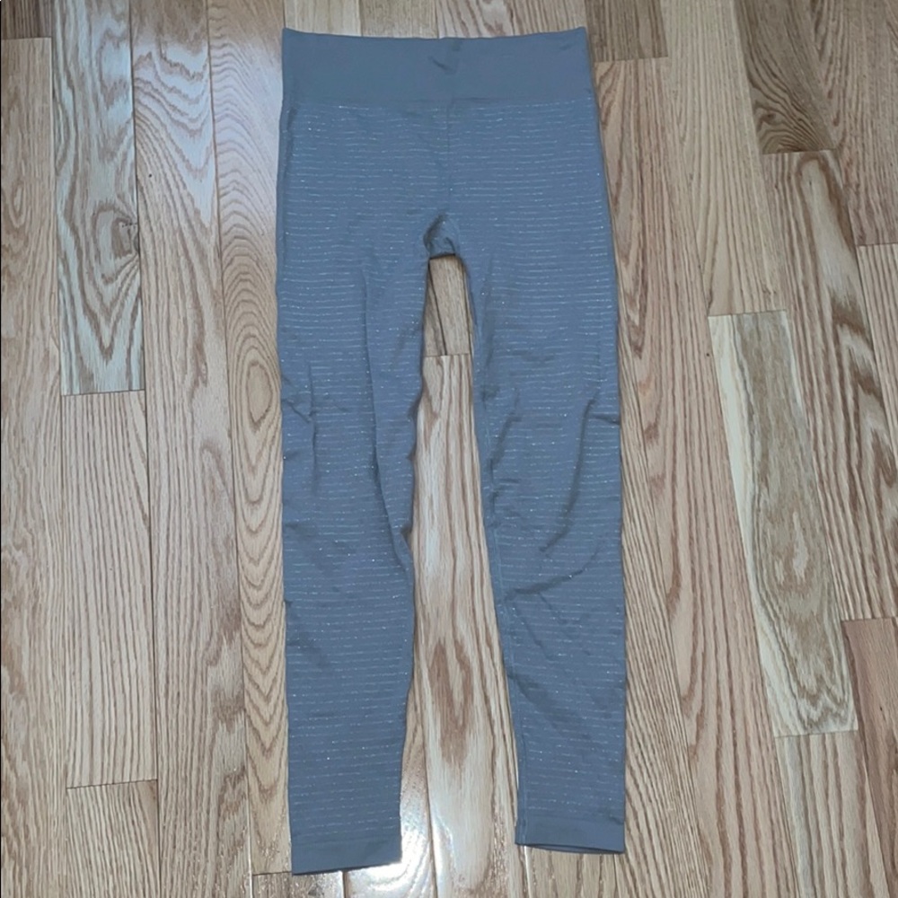 Seamless beige Athleta leggings. Size S